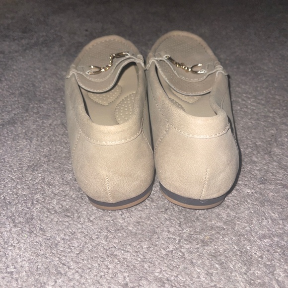 Comfort by Alexis Bendel wide width flat slip on shoes - Picture 4 of 7